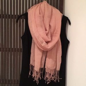 Light weight pale pink scarf with fringes